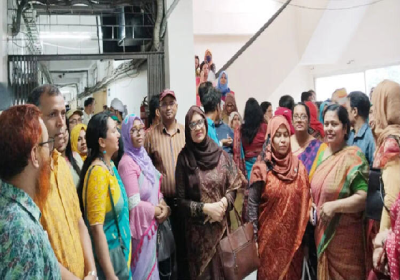 7 College Teachers surrounded UGC
