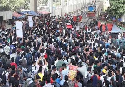 Titumir College Students Blocked Rail and Road for Forming University